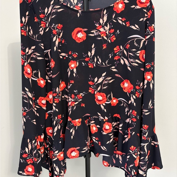 Gibson Look Ruffle Asymmetrical Floral Blouse - Navy/Red - Size M - Picture 2 of 6